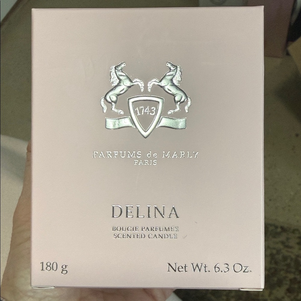 Parfums de Marly Delina Bougie Parfumée Scented Candle - Pink - Picture 5 of 10